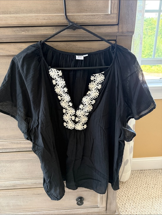 GAP Tops - GAP Black Tunic Top with White Floral Embroidery